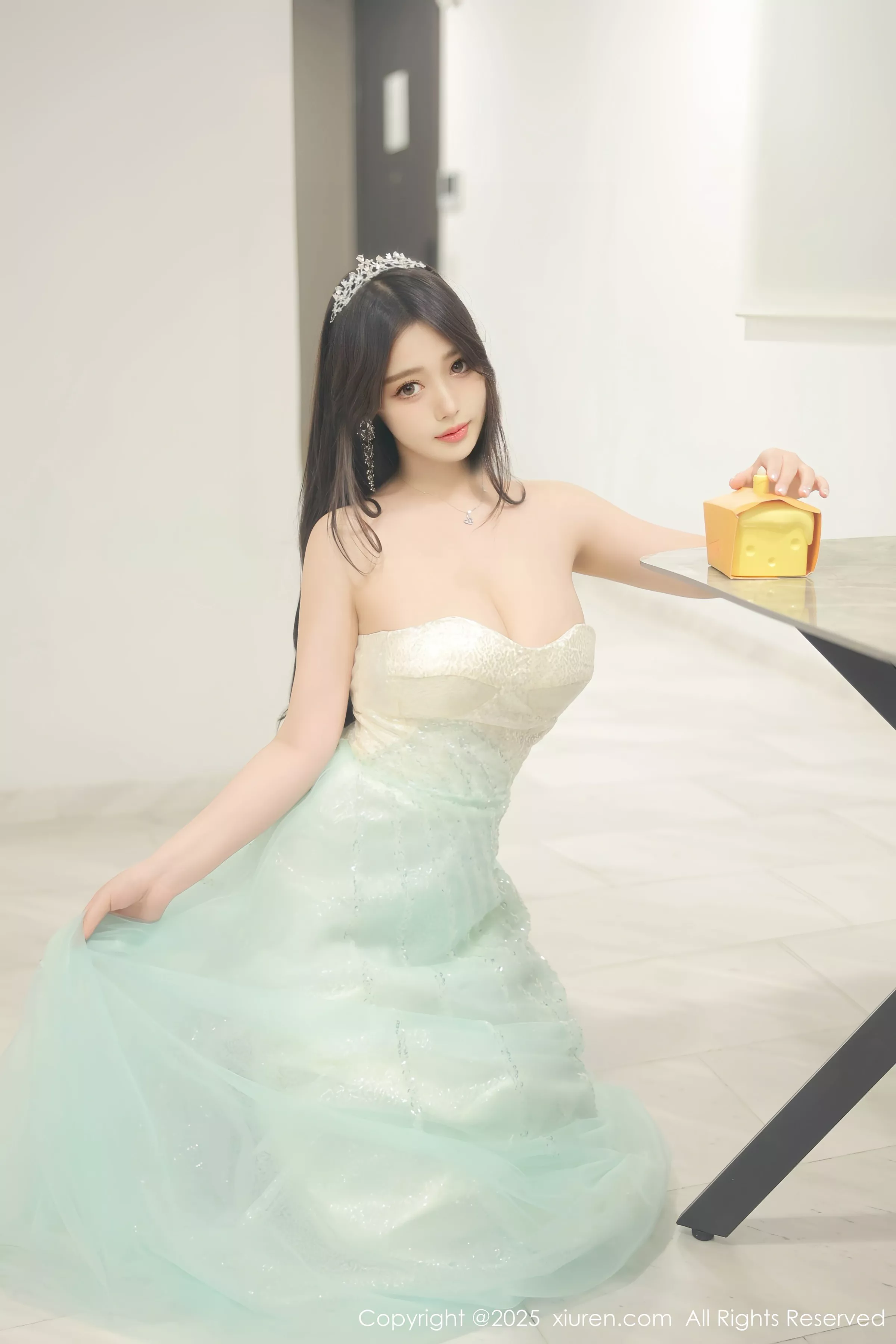蛋蛋宝性感紫色蕾丝内衣配超薄丝袜秀丰满身材撩人绝美写真78P 7